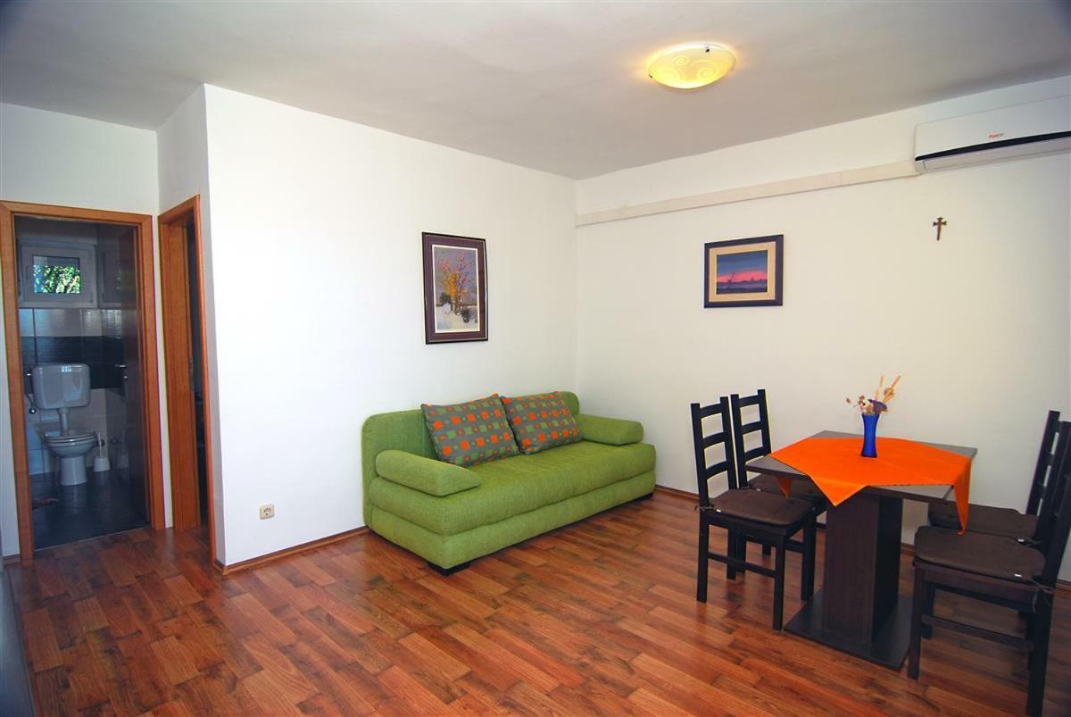 Apartman Luca Apartment Zecevo Bagian luar foto